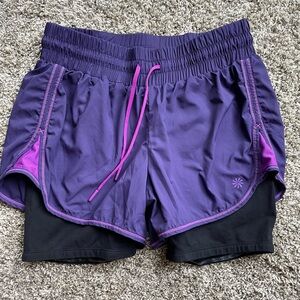 Athleta Trekkie Crest 2 in 1 shortie shorts in an XS